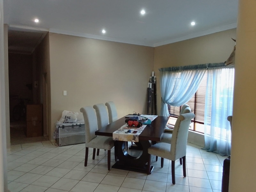 To Let 4 Bedroom Property for Rent in Safari Gardens North West